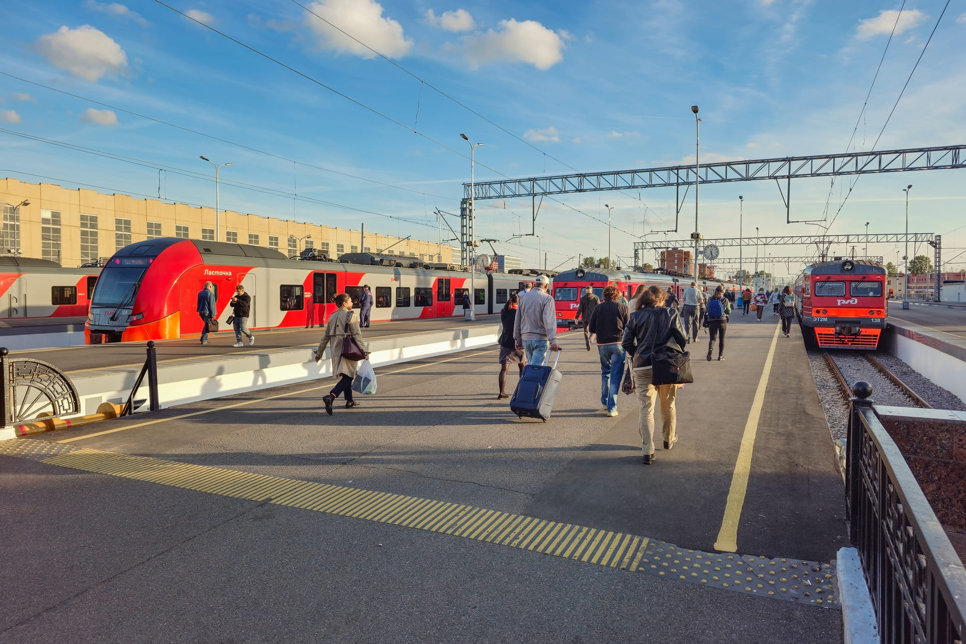 Познакомиться онлайн с вокзалами России можно на сайте РЖД 